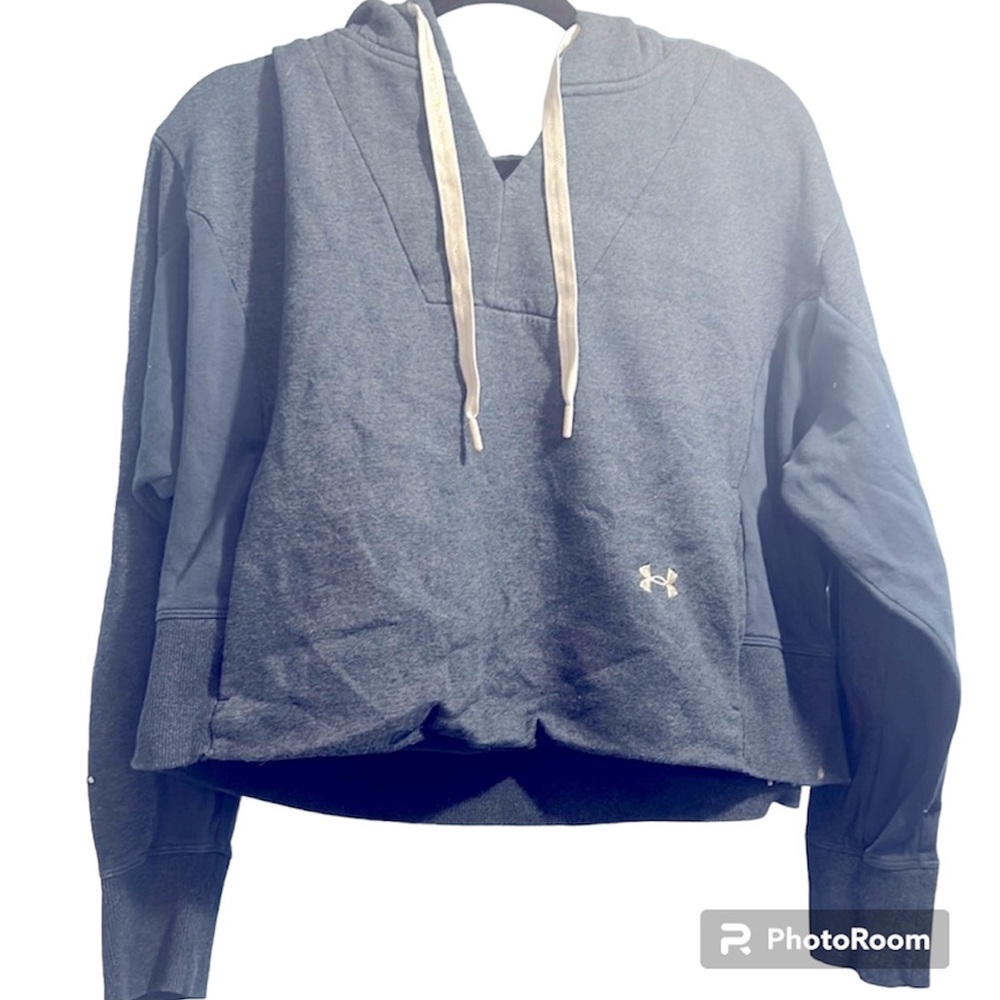 UNDER ARMOUR cropped navy blue hoodie! White and glittery drawstrings🤍
